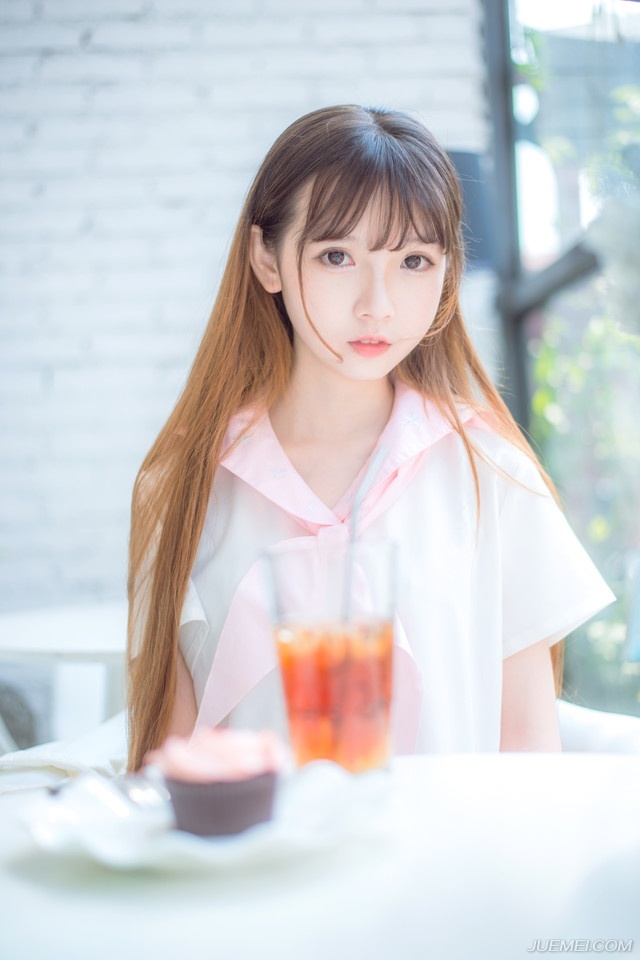命运如同手中的掌纹，无论多曲折，终掌握在自己手中。