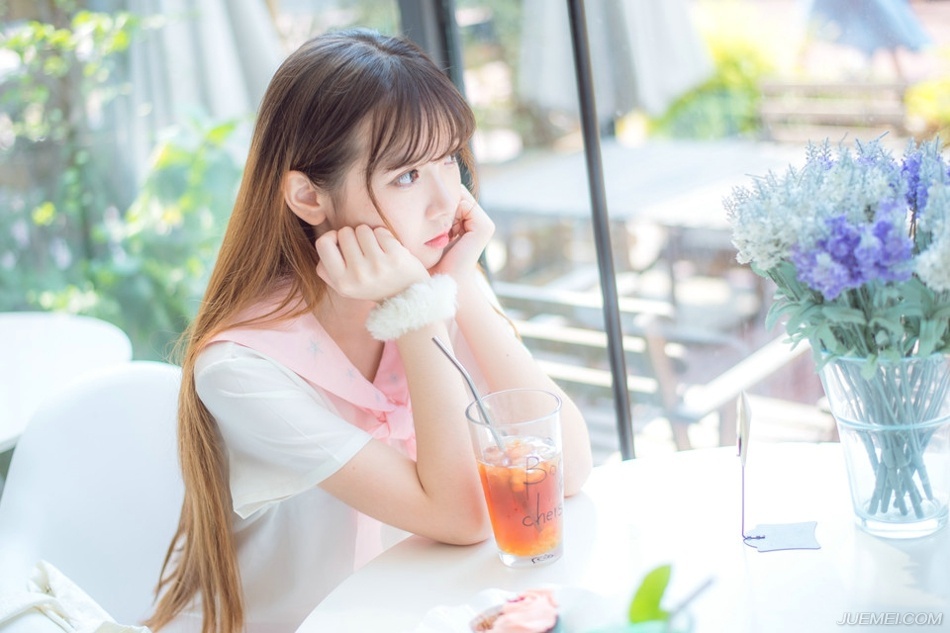 假话如同台词，常常是背熟了再说；真话如同咳嗽，多数是在压抑不住的时候喷涌而出。